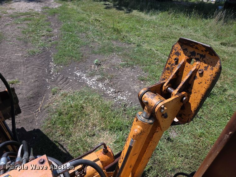 image for item EF3765 1985 Case DH4B trencher