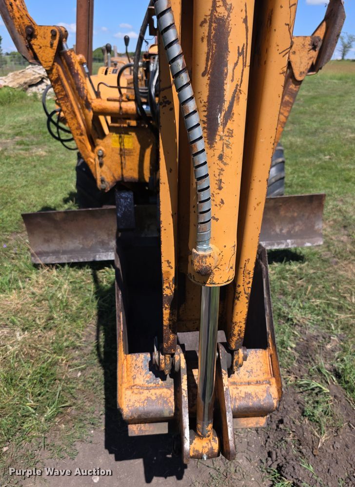 image for item EF3765 1985 Case DH4B trencher