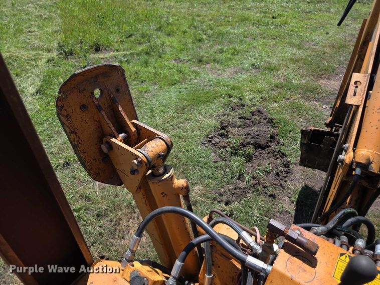 image for item EF3765 1985 Case DH4B trencher