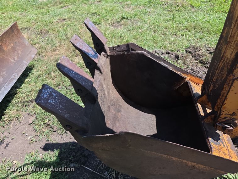 image for item EF3765 1985 Case DH4B trencher