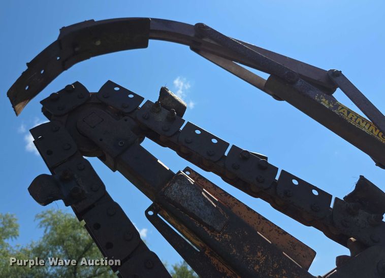 image for item EF3765 1985 Case DH4B trencher