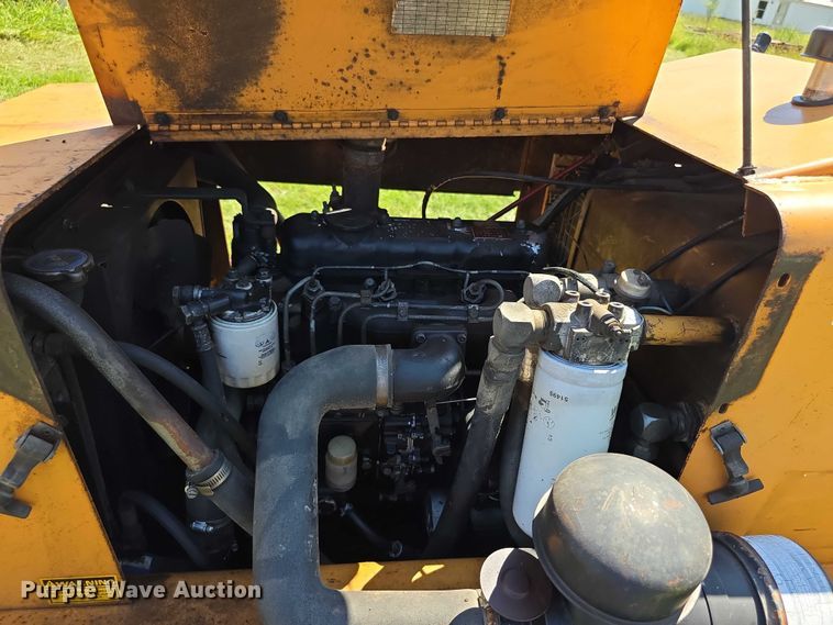 image for item EF3765 1985 Case DH4B trencher