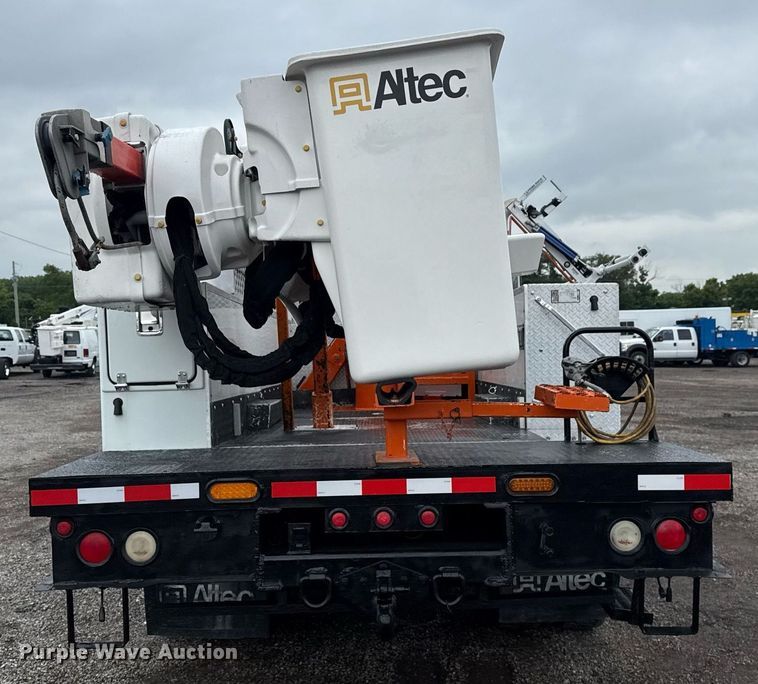 image for item EG5915 2007 Freightliner Business Class M2 bucket truck