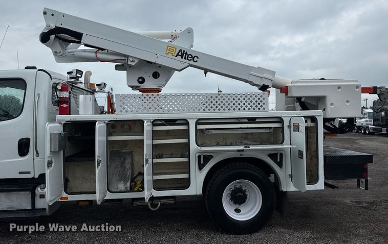 image for item EG5915 2007 Freightliner Business Class M2 bucket truck