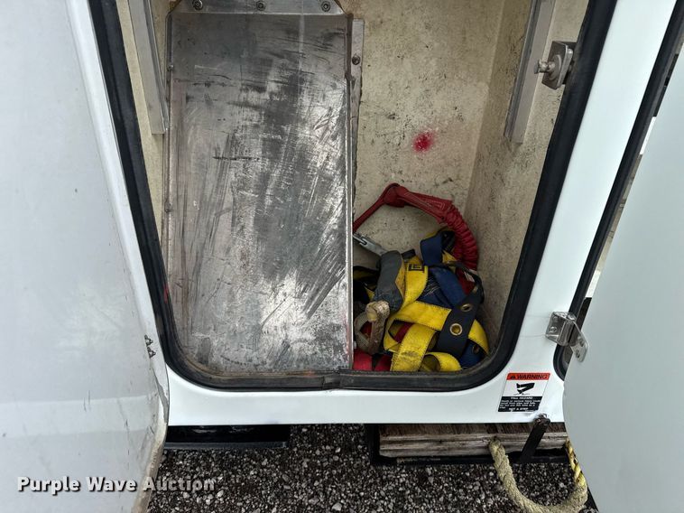 image for item EG5915 2007 Freightliner Business Class M2 bucket truck