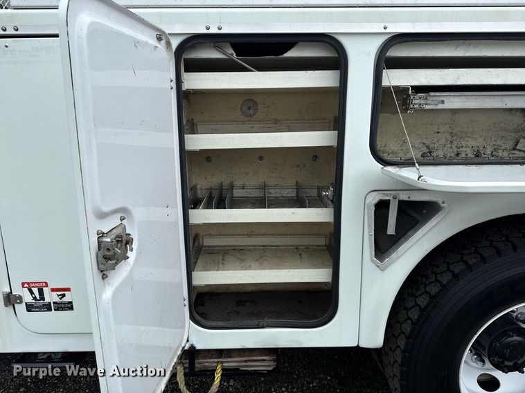 image for item EG5915 2007 Freightliner Business Class M2 bucket truck