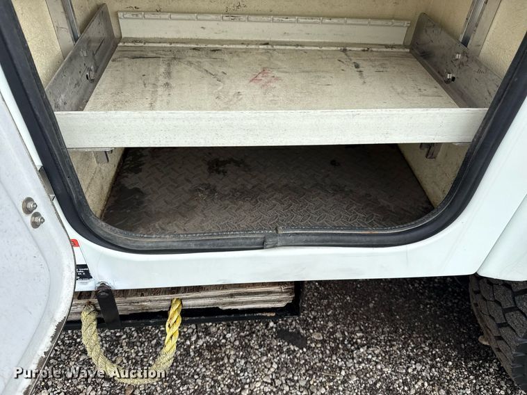 image for item EG5915 2007 Freightliner Business Class M2 bucket truck