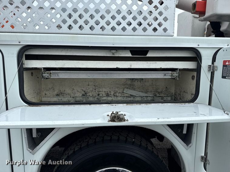 image for item EG5915 2007 Freightliner Business Class M2 bucket truck