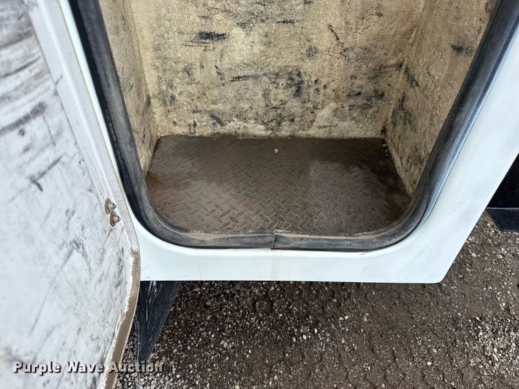 image for item EG5915 2007 Freightliner Business Class M2 bucket truck