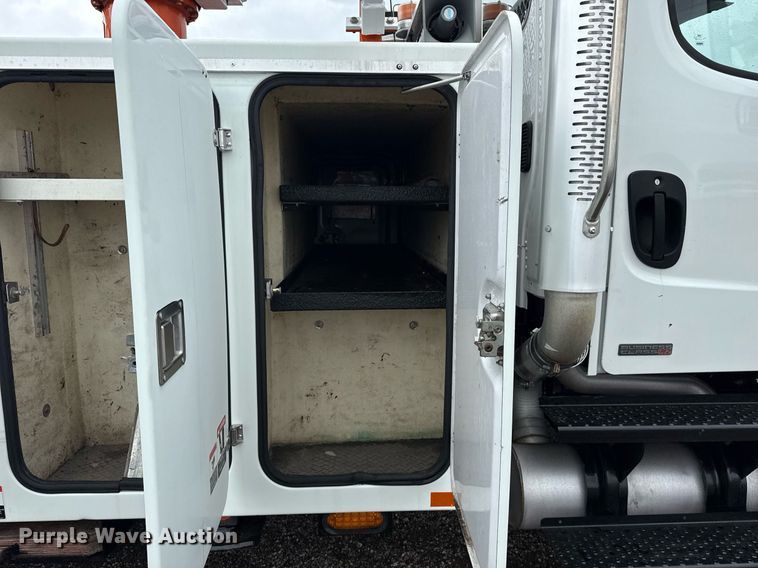 image for item EG5915 2007 Freightliner Business Class M2 bucket truck