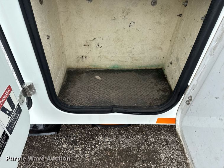 image for item EG5915 2007 Freightliner Business Class M2 bucket truck