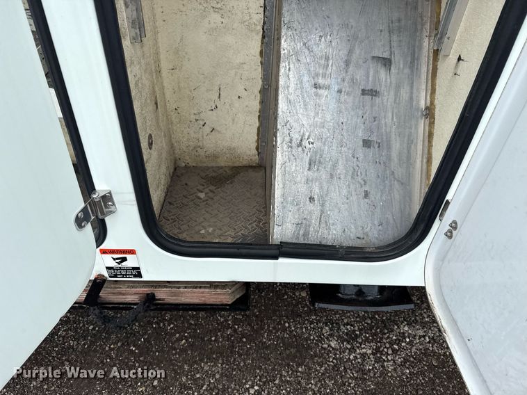 image for item EG5915 2007 Freightliner Business Class M2 bucket truck