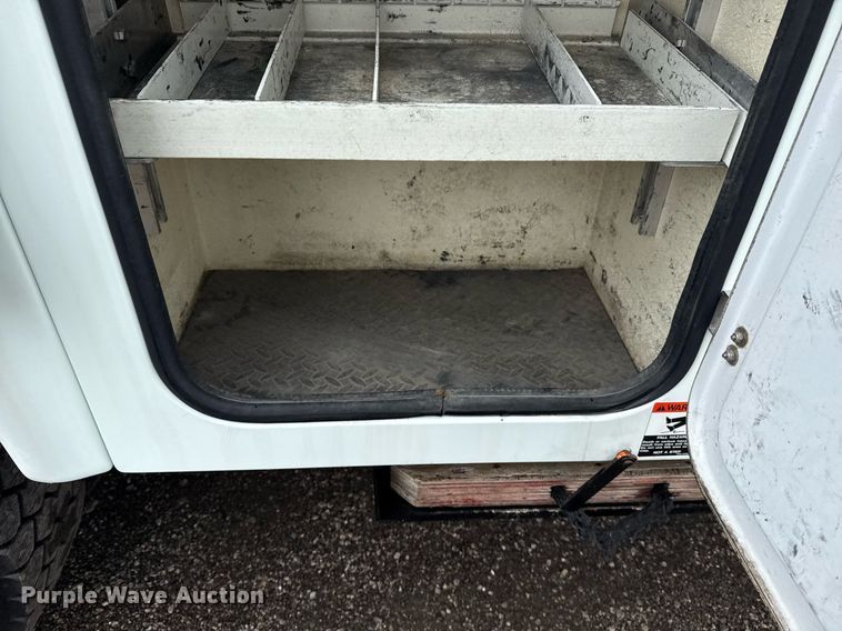 image for item EG5915 2007 Freightliner Business Class M2 bucket truck