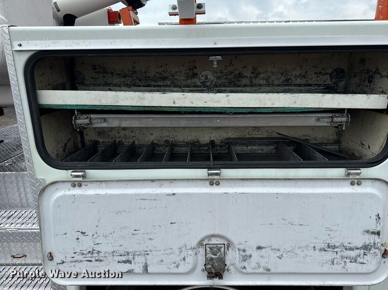 image for item EG5915 2007 Freightliner Business Class M2 bucket truck