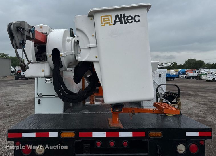 image for item EG5915 2007 Freightliner Business Class M2 bucket truck