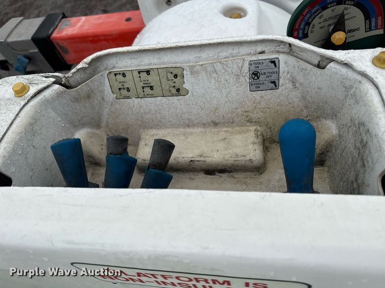 image for item EG5915 2007 Freightliner Business Class M2 bucket truck