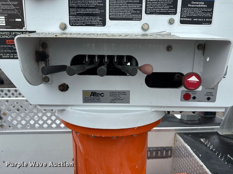 image for item EG5915 2007 Freightliner Business Class M2 bucket truck