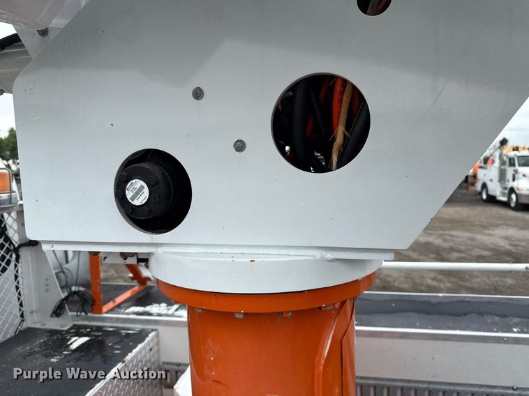 image for item EG5915 2007 Freightliner Business Class M2 bucket truck