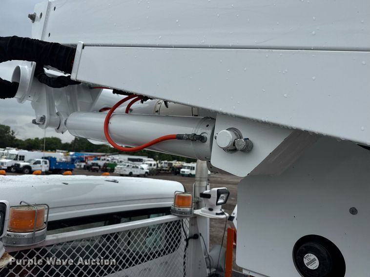 image for item EG5915 2007 Freightliner Business Class M2 bucket truck