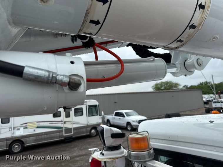 image for item EG5915 2007 Freightliner Business Class M2 bucket truck