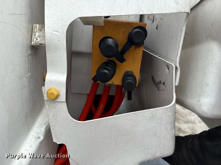 image for item EG5915 2007 Freightliner Business Class M2 bucket truck