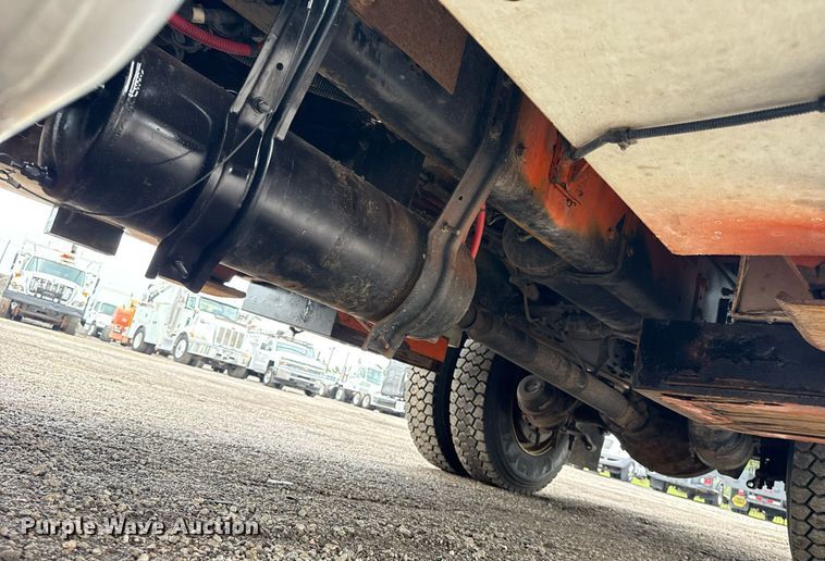 image for item EG5915 2007 Freightliner Business Class M2 bucket truck