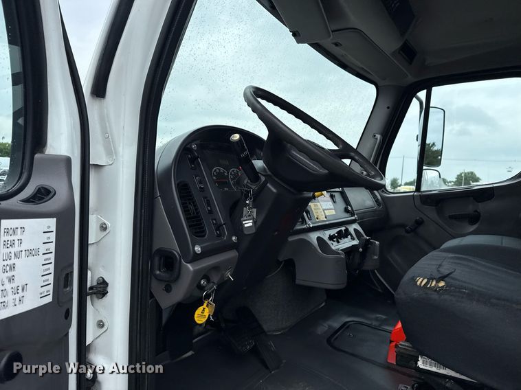 image for item EG5915 2007 Freightliner Business Class M2 bucket truck