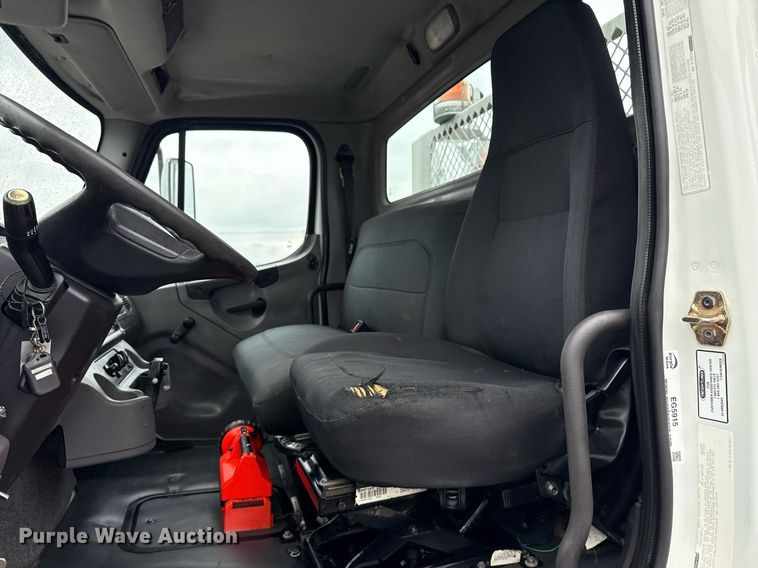 image for item EG5915 2007 Freightliner Business Class M2 bucket truck