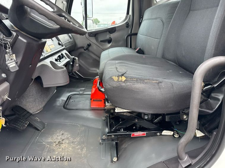 image for item EG5915 2007 Freightliner Business Class M2 bucket truck