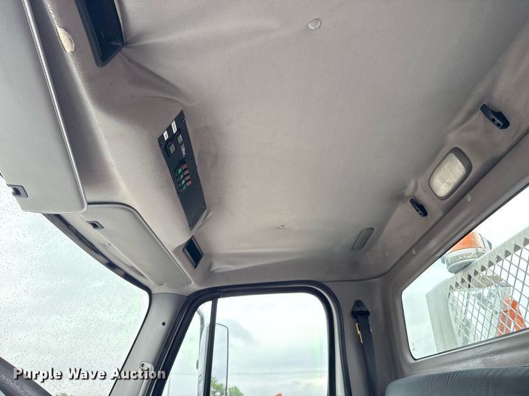 image for item EG5915 2007 Freightliner Business Class M2 bucket truck
