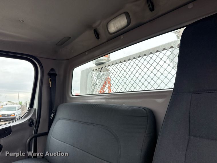 image for item EG5915 2007 Freightliner Business Class M2 bucket truck