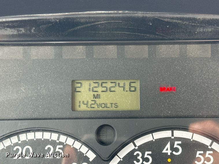 image for item EG5915 2007 Freightliner Business Class M2 bucket truck