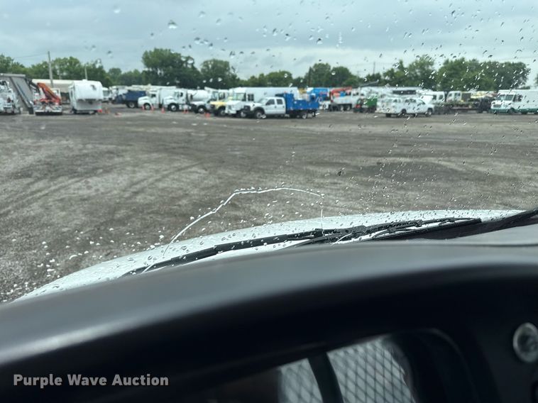 image for item EG5915 2007 Freightliner Business Class M2 bucket truck