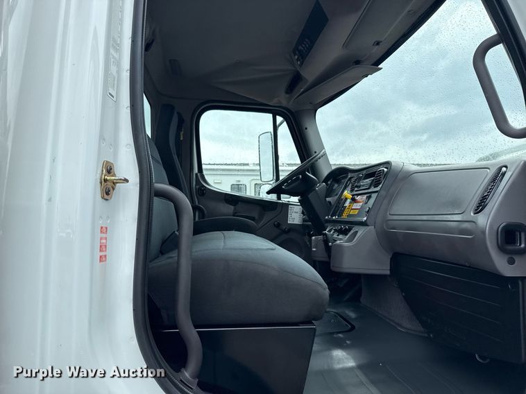 image for item EG5915 2007 Freightliner Business Class M2 bucket truck