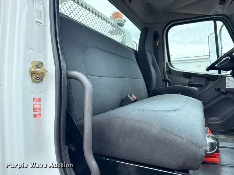 image for item EG5915 2007 Freightliner Business Class M2 bucket truck