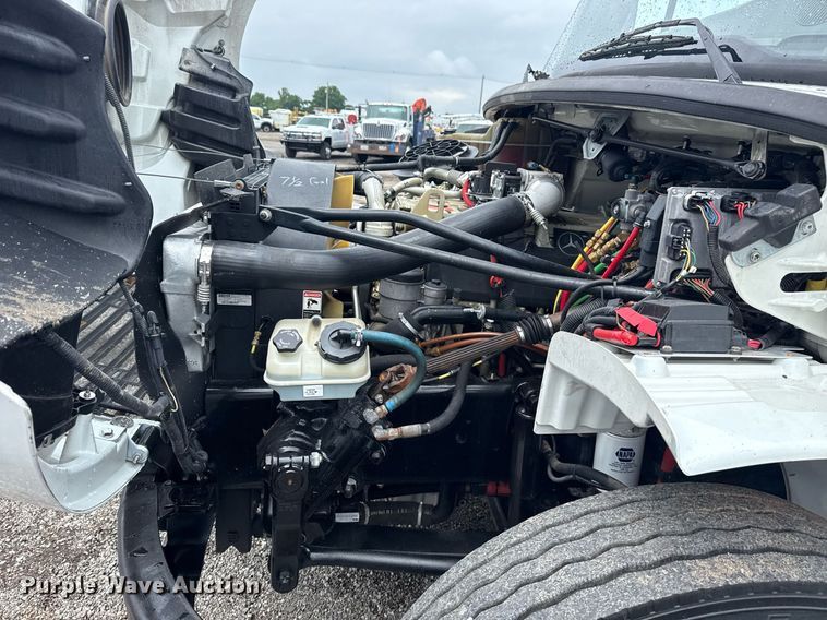 image for item EG5915 2007 Freightliner Business Class M2 bucket truck