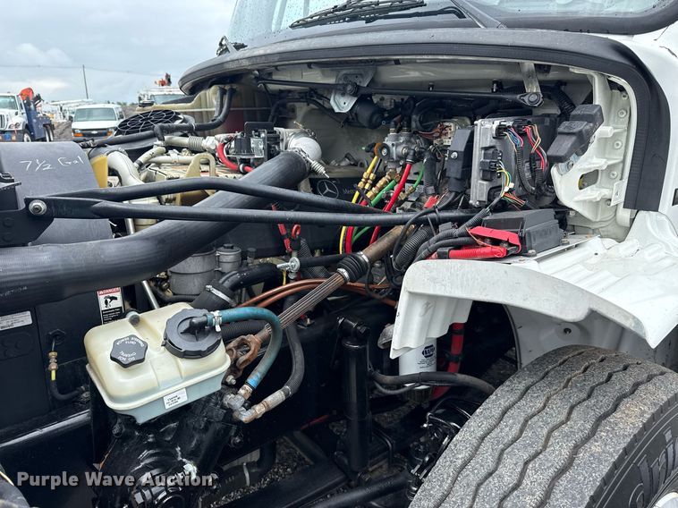 image for item EG5915 2007 Freightliner Business Class M2 bucket truck