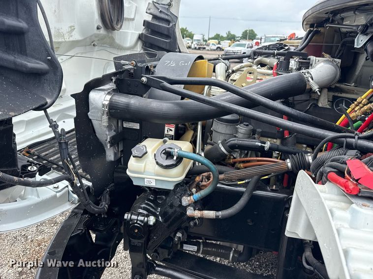 image for item EG5915 2007 Freightliner Business Class M2 bucket truck