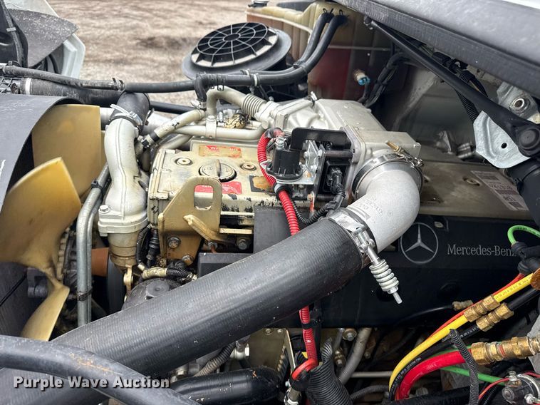 image for item EG5915 2007 Freightliner Business Class M2 bucket truck