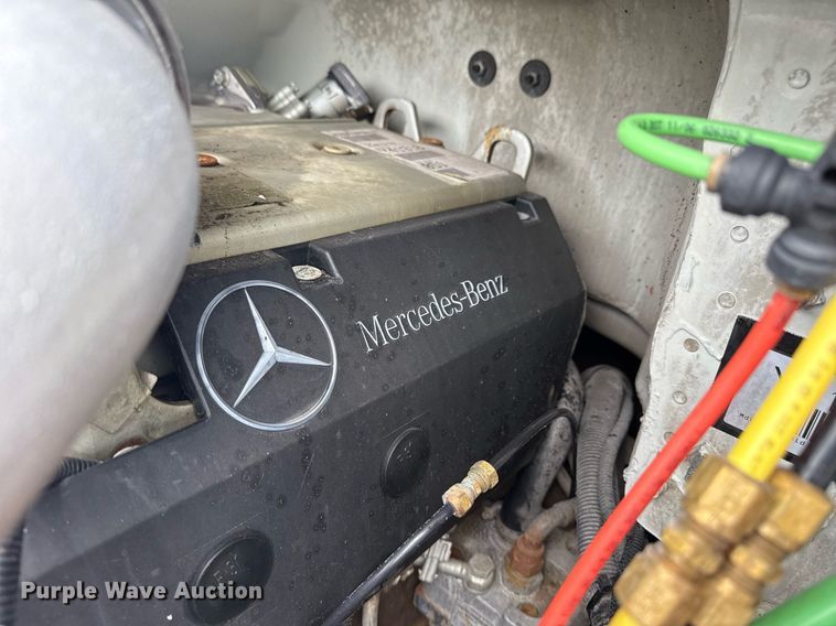 image for item EG5915 2007 Freightliner Business Class M2 bucket truck