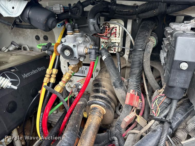 image for item EG5915 2007 Freightliner Business Class M2 bucket truck