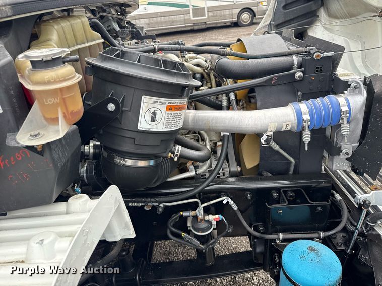 image for item EG5915 2007 Freightliner Business Class M2 bucket truck