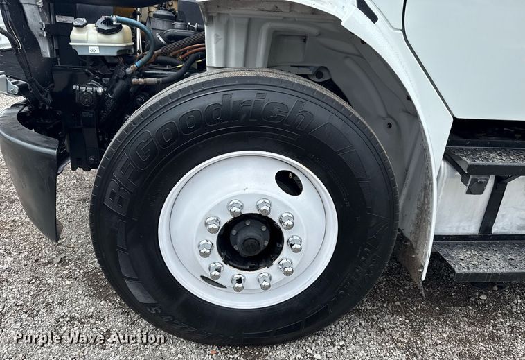 image for item EG5915 2007 Freightliner Business Class M2 bucket truck