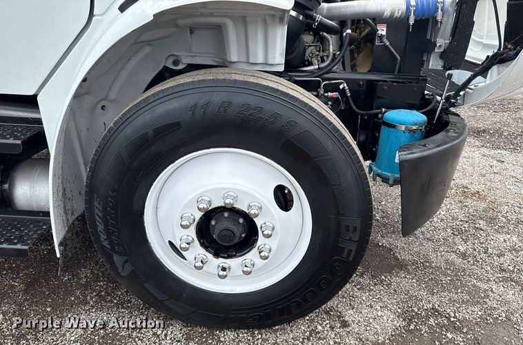 image for item EG5915 2007 Freightliner Business Class M2 bucket truck