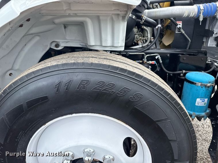 image for item EG5915 2007 Freightliner Business Class M2 bucket truck