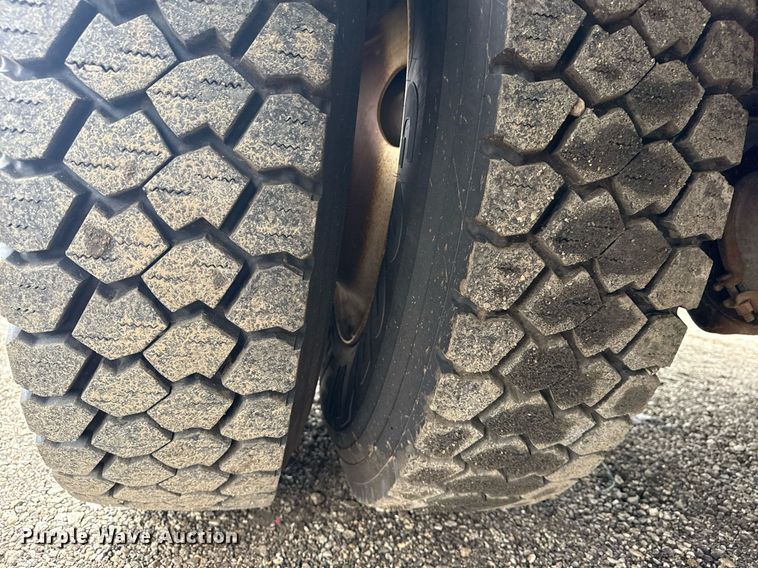 image for item EG5915 2007 Freightliner Business Class M2 bucket truck