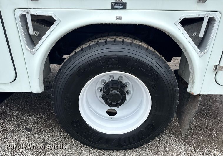 image for item EG5915 2007 Freightliner Business Class M2 bucket truck