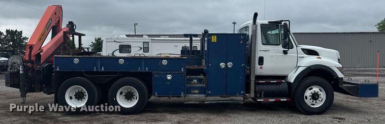 image for item EG5923 2009 International 7500 crane truck