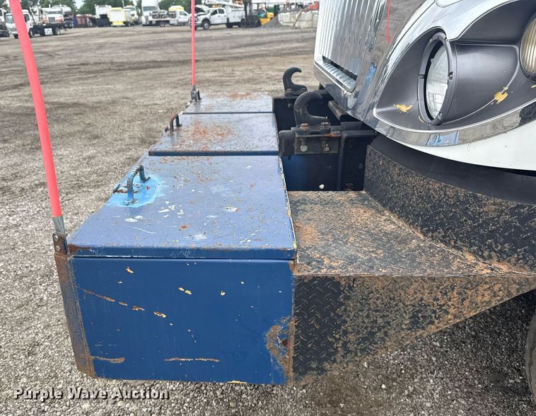 image for item EG5923 2009 International 7500 crane truck