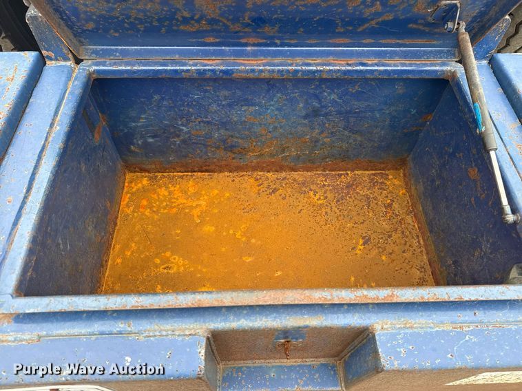 image for item EG5923 2009 International 7500 crane truck